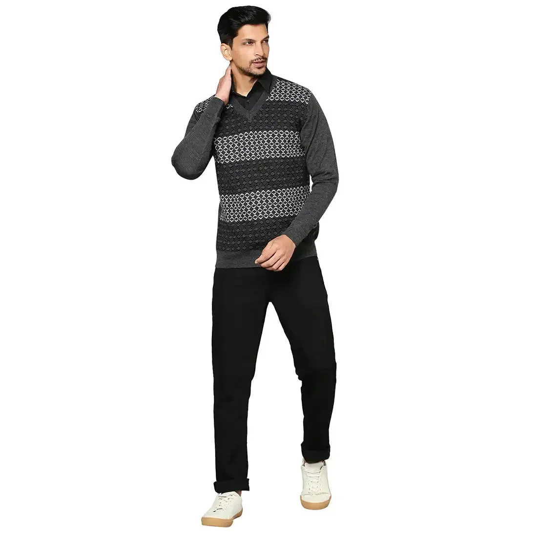 Men Grey Argyle Wool Blend Full Sleeve V Neck Collar Sweaters