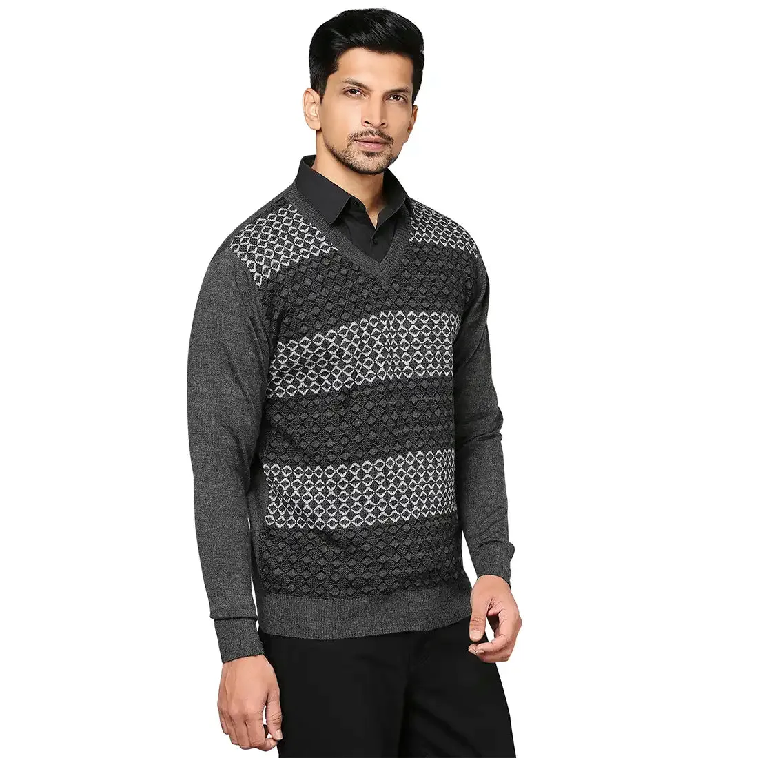 Men Grey Argyle Wool Blend Full Sleeve V Neck Collar Sweaters