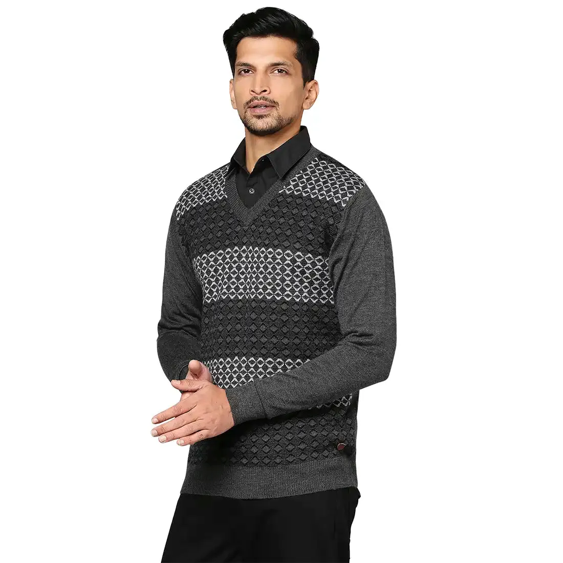 Men Grey Argyle Wool Blend Full Sleeve V Neck Collar Sweaters